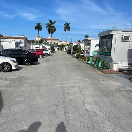 Beautiful Mobile Home In Hallandale Beach Bagian luar foto