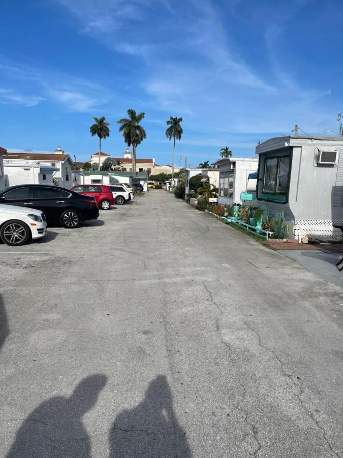Beautiful Mobile Home In Hallandale Beach Bagian luar foto
